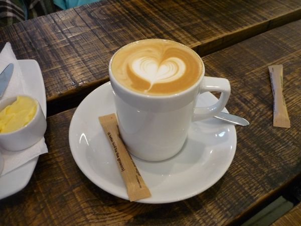 GAIL'S London Chiswick flat white srdce